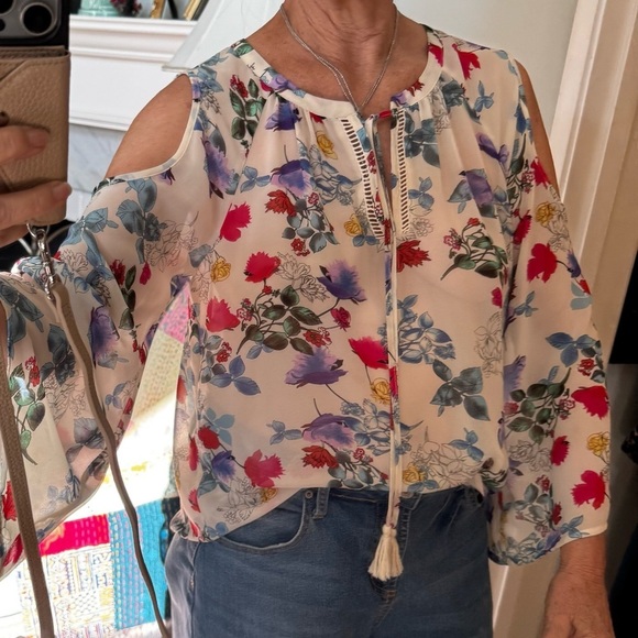 Black Rainn Tops - Black Rainn Cream cold shoulder flowy  peasant blouse.